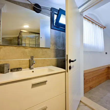 Aura Luxury-modern Stylish For 6 Peeople וילה