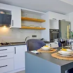 Aura Luxury-modern Stylish For 6 Peeople Villa