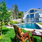 Villa Aura Luxury-modern Stylish For 6 Peeople