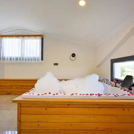 Villa Aura Luxury-modern Stylish For 6 Peeople