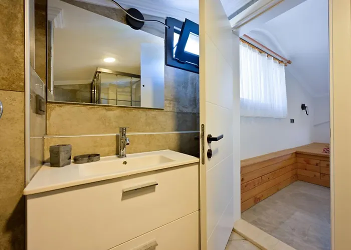 Aura Luxury-modern Stylish For 6 Peeople Villa